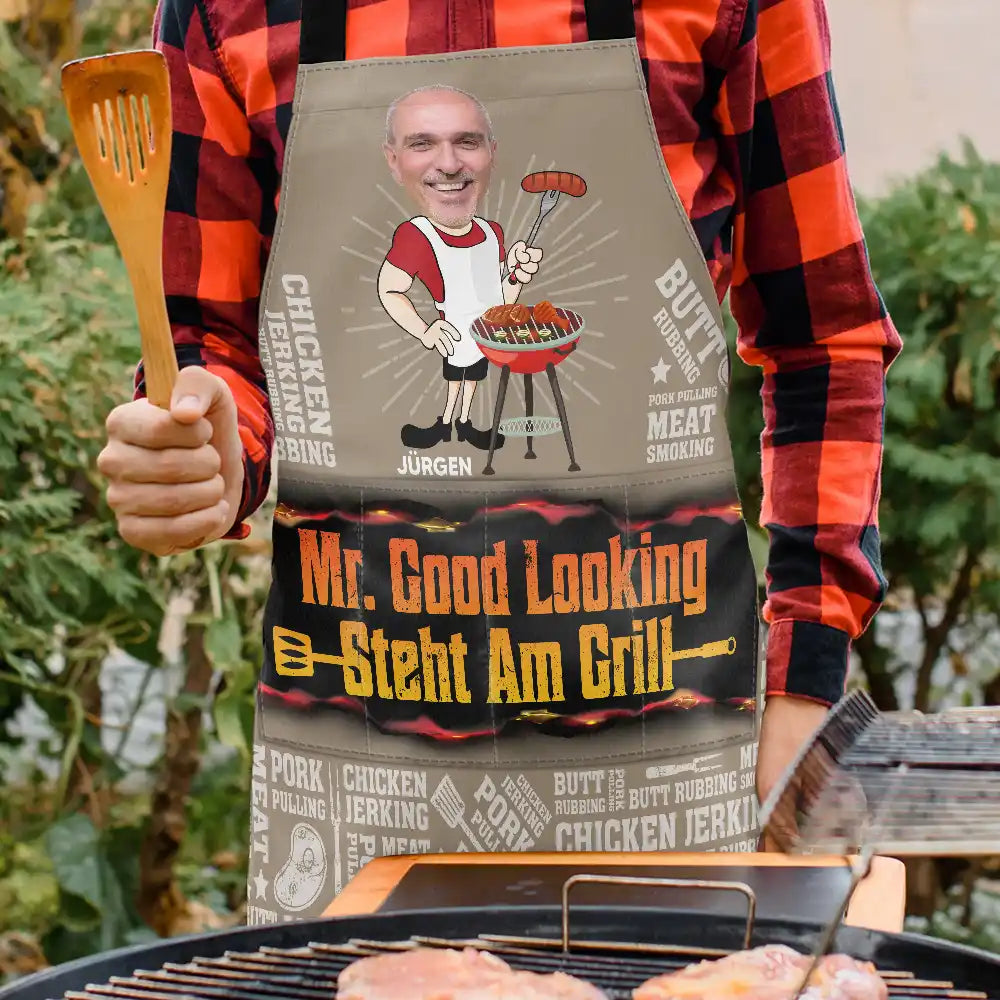 Happy,German,Gift For Men,Gift For Father,Funny,Cooking,Custom Photo,Grilling,Non-Eng,Photo,Humorous - Eigenes Foto Mr. Good Looking Steht Am Grill - Personalisierte Schürze