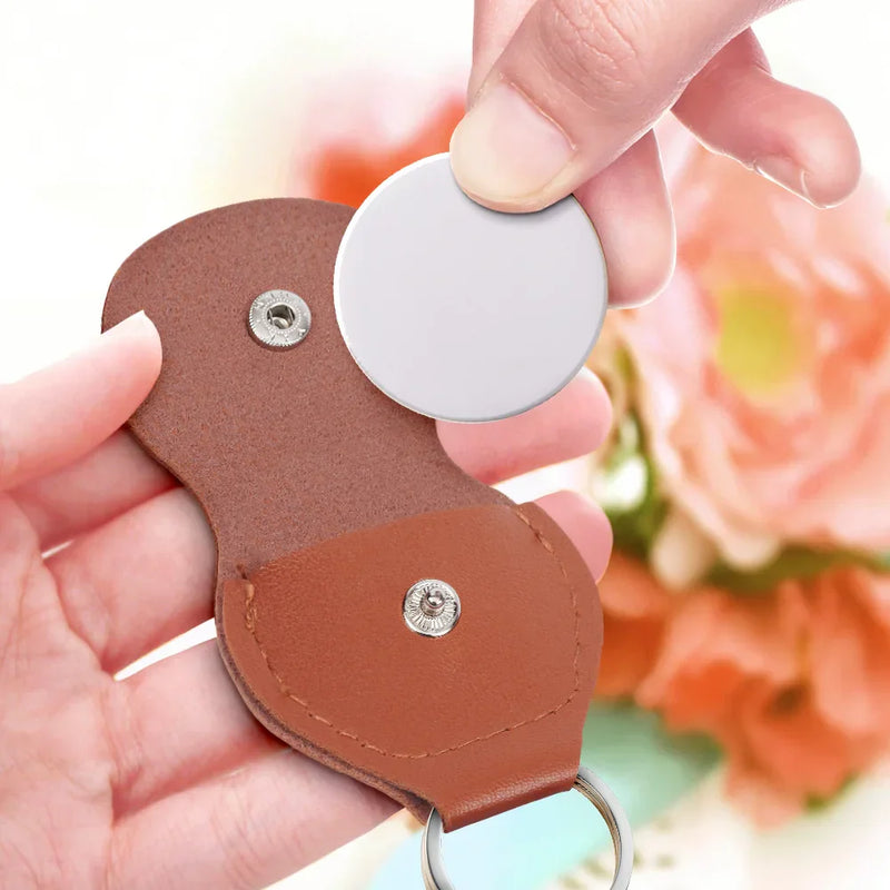 Dad - Daughters (Adult),Dad - Daughters (Young),Dad - Sons,Dad - Children,Mom - Daughters (Adult),Mom - Daughters (Young),Mom - Sons,Mom - Children,Gift For Daughter,Gift For Son,Gift For Grandkids,Love - Gib Einfach Dein Bestes - Personalisierter Pocket Hug Leder Schlüsselanhänger